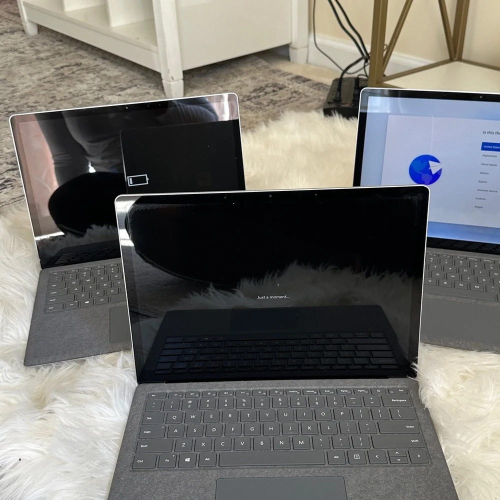 LMicrosoft Windows surface laptop GHZ i7(10th) 256gb SDD WIFI 16gb